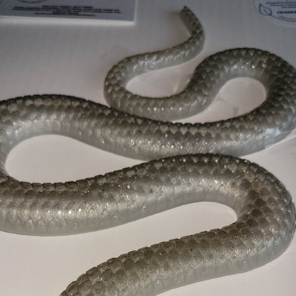 SNAKE winder WHITE Resin Animal Figurine Collectable Rodent Reptile HANDMADE NEW - Picture 3 of 3